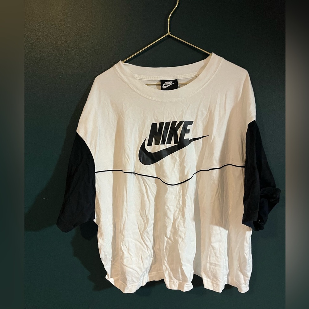 NIKE SPORTSWEAR HERITAGE SHORT SLEEVE TEE